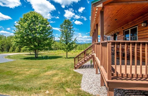 Brownfield House | Spacious Log Home Overlooking 40 White Mnt Peaks: Host Weddings