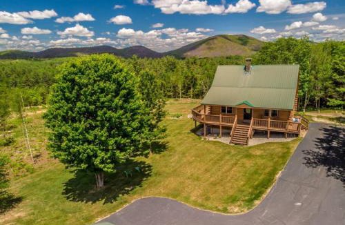 Brownfield House | Spacious Log Home Overlooking 40 White Mnt Peaks: Host Weddings