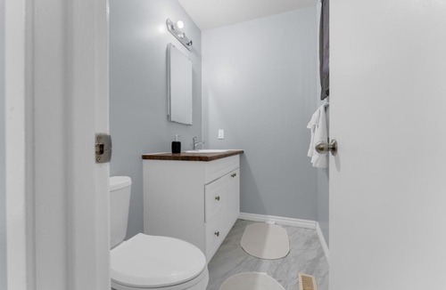 Southeast Edmonton House | Spacious Main-Floor Bungalow Near South Common
