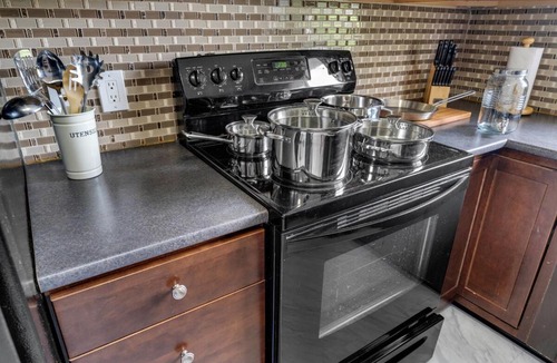Southeast Edmonton House | Spacious Main-Floor Bungalow Near South Common