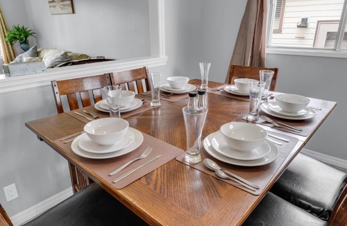 Southeast Edmonton House | Spacious Main-Floor Bungalow Near South Common