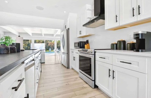 Golden Glades House | Spacious Miami 4BR Retreat with Pool & BBQ