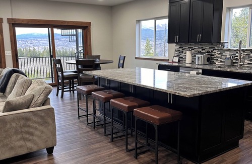Twin Lakes House | Spacious Modern Mountain Retreat - Private Escape, BBQ & Pool Table