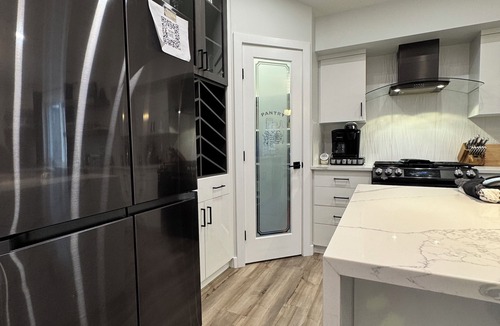 Hinton House | Spacious Mountain Retreat Near Jasper - Family-Friendly with Stunning Views