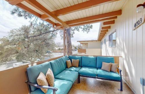 Highland Business Apartment | Spacious Nob Hill duplex, 6 bedrooms, sleeps 12