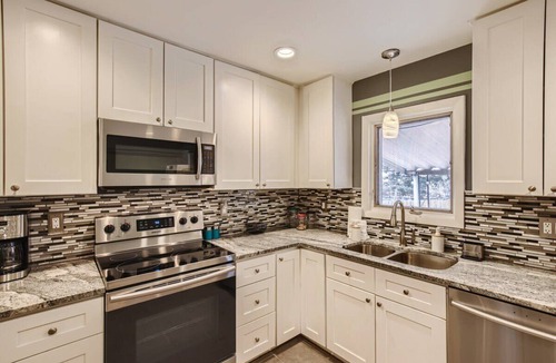 University Hills House | Spacious Ranch with Light Rail Access, 10 Guests