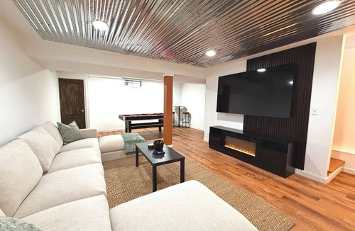 Valley Falls House | Spacious Retreat. Pool Table. Near PVD & BOS