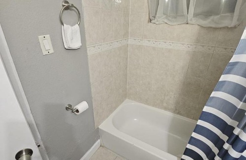 Central Fort Lauderdale House | Spacious retreat 10mins to Airport and Beach