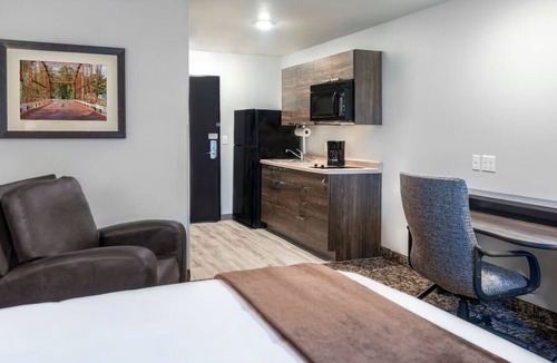 Marion Hotel | Spacious Room Perfect for Comfort Stays w/Modern Kitchen + Relaxing Ambiance