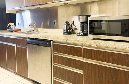White Rock House | Spacious Seaside 3-bedroom house in Sunny South Surrey-3 minutes from the beach!