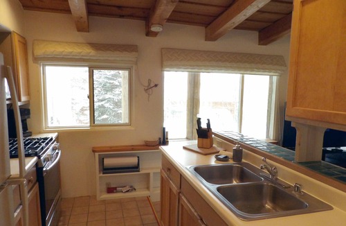 Taos Ski Valley Condo | Spacious Shredder`s Lounge