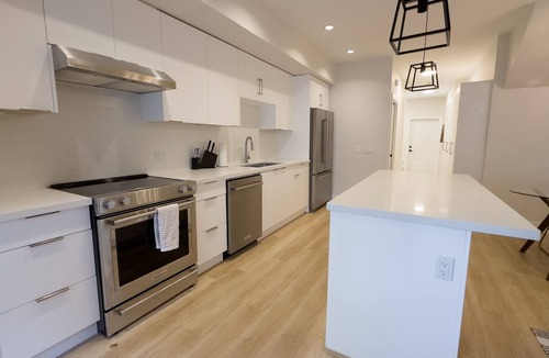 Port Moody House | Spacious Two Bedroom Townhome Near SFU + Breweries