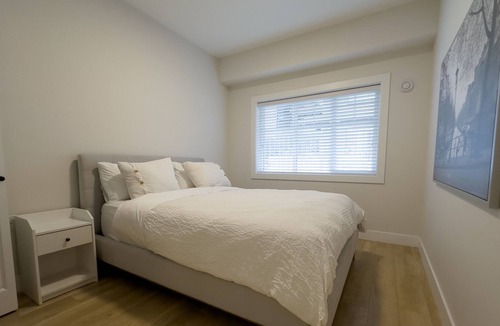 Port Moody House | Spacious Two Bedroom Townhome Near SFU + Breweries