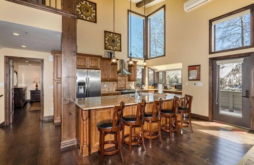 Vail House | SPACIOUS VAIL HOME - 5 Bedrooms Private Hot Tub Spectacular Mountain Views