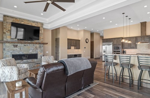 Spearfish House | Spacious w/Amazing View, Large Deck Spacious Open Plan Near Spearfish