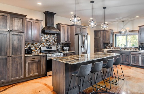 Lead Cabin | Spacious Zero-Entry 3400 Sq. Ft. Lodge on 2 Acres w/Clubhouse Access!