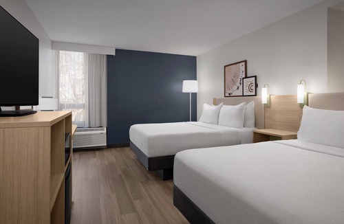Montbello Hotel | Spark by Hilton Denver East I 70