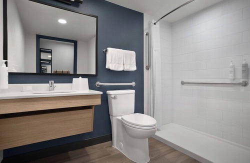 Montbello Hotel | Spark by Hilton Denver East I 70