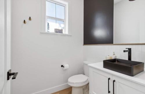 Willoughby House | Sparsh Villas - Luxurious & Stylish 2BR PSuite