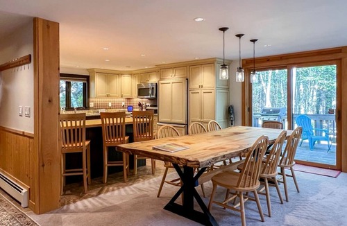 North Conway Cabin | Special Cabin with Barbecue Settled Between Trees in North Conway, New Hampshire