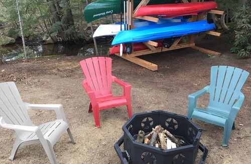 Laconia House | SPECIAL May 10% off, 2 nt. min. Lakehouse, 300’ shore, Dock, 10 Kayaks, Fire pit