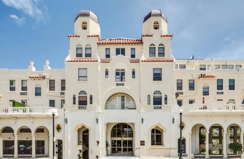 Palm Beach Condo | SpecialOfferPool/StepsToBeach/CharmStudio