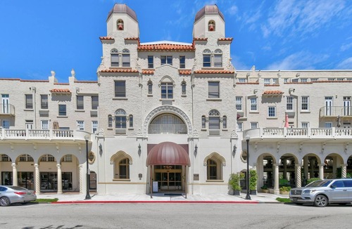 Palm Beach Condo | SpecialOfferPool/StepsToBeach/CharmStudio