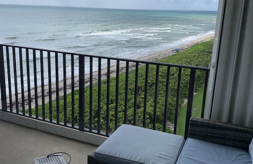 Hutchinson Island South Condo | Spectacular 7th floor condo on the beach, south east Corner unit
