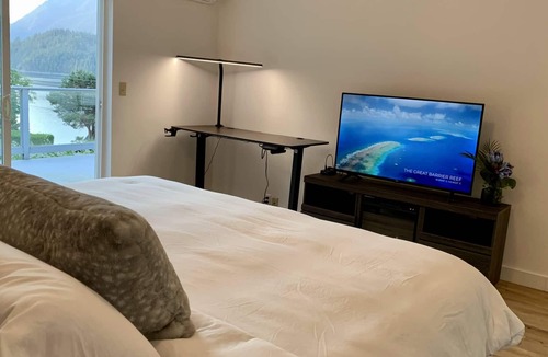 West Porpoise Bay House | Spectacular Sechelt: Entire House on Porpoise Bay
