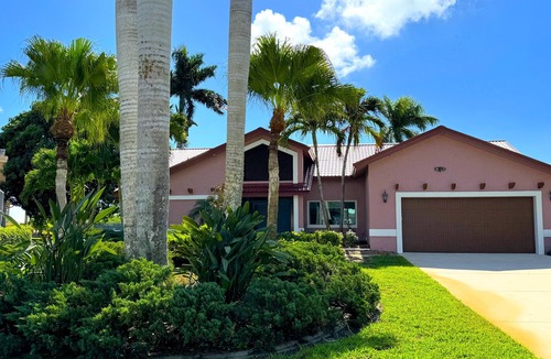 Naples House | Spectacular Waterfront Home-3 Bed, 2 Bath w/Pool and Breathtaking Views!
