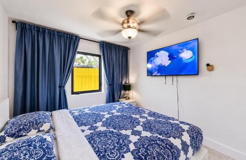 North Central Hollywood House | Spring break vacation Villa