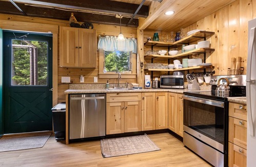 Boothbay Harbor Cabin | Sprucewold Cabin- w/Private Beach Club Access Dog-friendly