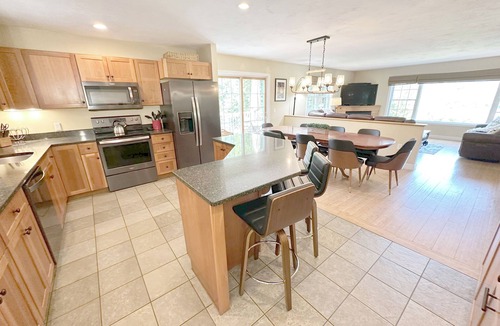 Bartlett House | Stanton Overlook Lodge @Attitash | Sleeps 18