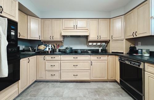 Wadsworth Apartment | Star Lane garden apartment with pool