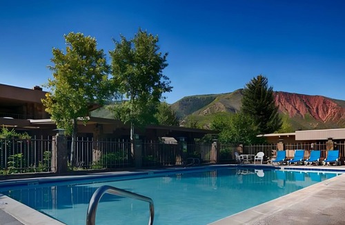 Glenwood Springs Hotel | Stay Near Iconic Hot Springs | Modern Haven w/Pools, Hot tub & Kids Amenities