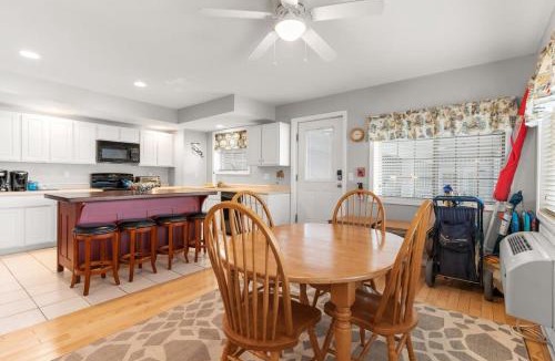 Hampton House | Stay Steps from Beach with Pool AC Parking