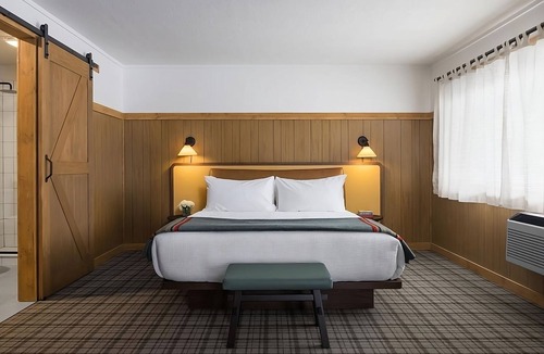Jackson Hotel | Stay Warm by the Fire Pit at Rustic Lodge w/Pool & Parking in Jackson Hole