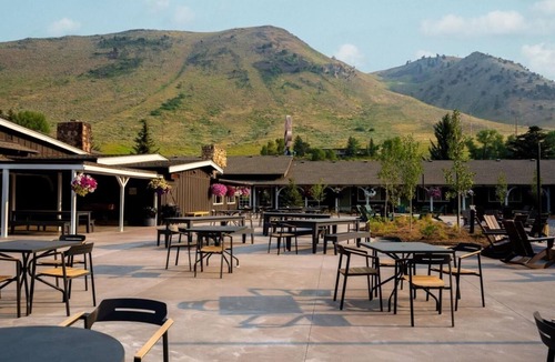 Jackson Hotel | Stay Warm by the Fire Pit at Rustic Lodge w/Pool & Parking in Jackson Hole