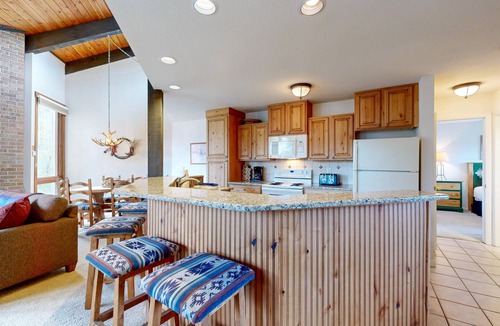 Steamboat Springs Ski Chalet | Steamboat ski lodge one block from gondola with pool & hot tubs