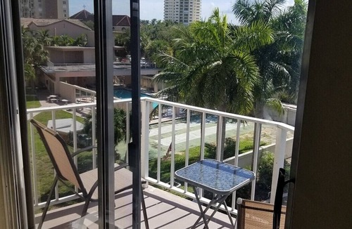 Lauderdale-by-the-Sea Condo | Steps From Beach!