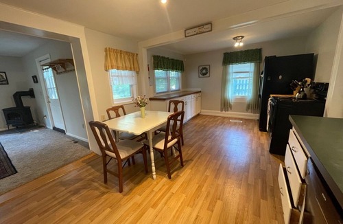 South End House | Steps to Church Street & Lake Champlain. Spacious 5BR Near UVM
