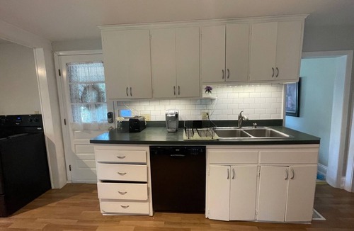South End House | Steps to Church Street & Lake Champlain. Spacious 5BR Near UVM