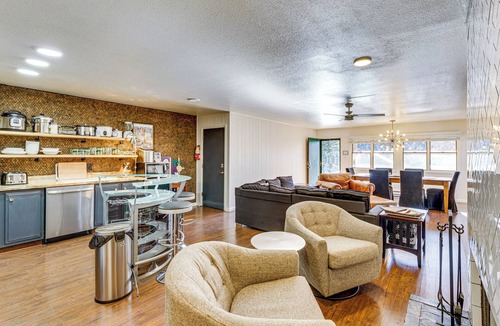 Red River Condo | Steps to Main St! Red River Condo w/Mtn-View Deck