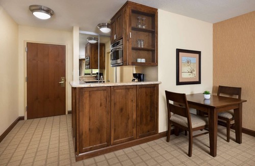 Crested Butte Hotel | Steps to Mt. Crested Butte + Skiing. Dining. Spa.