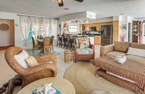 Singer Island House | Steps to Sand! Singer Island Getaway w/Bikes
