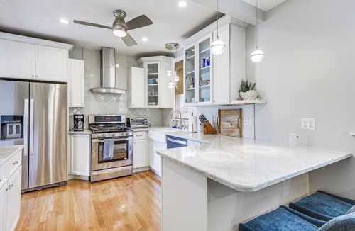 Winthrop Apartment | Steps to Short Beach: Ocean-View Apt w/Deck!