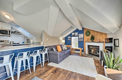 West Dover Condo | Steps to Ski Shuttle! Snow Mountain Village Condo