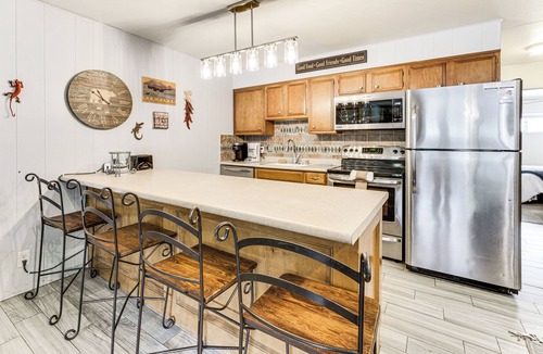 Red River Condo | Steps to Skiing! Mtn-View Haven in Dtwn Red River