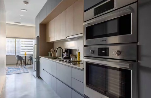 Downtown Cleveland Apartment | Steps to Stadiums & Nightlife, Luxe Apt with Free Parking, Gym, and Lake View