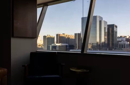 Downtown Cleveland Apartment | Steps to Stadiums & Nightlife, Luxe Apt with Free Parking, Gym, and Lake View